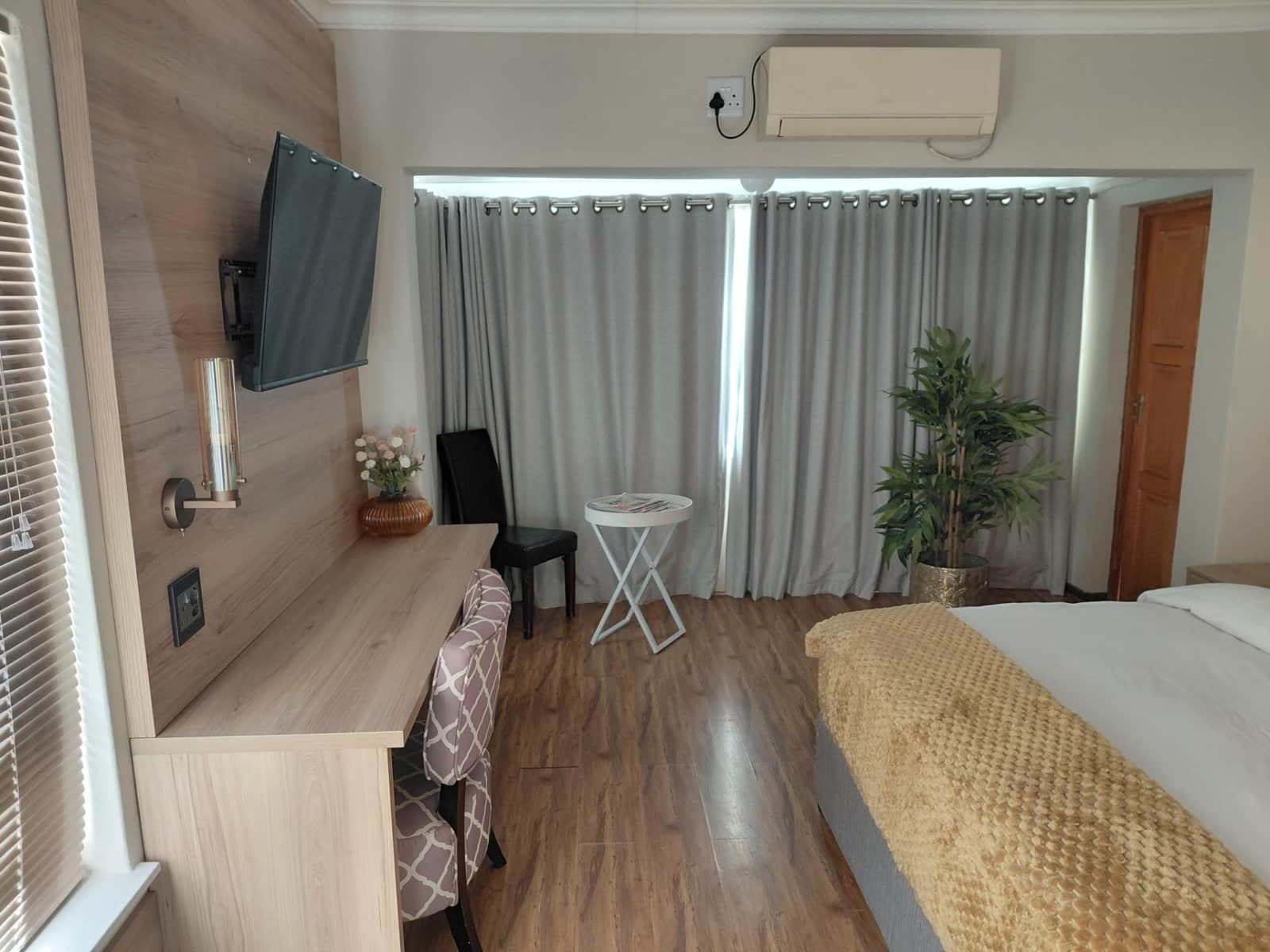 Room workspace with desk, chair and mounted TV