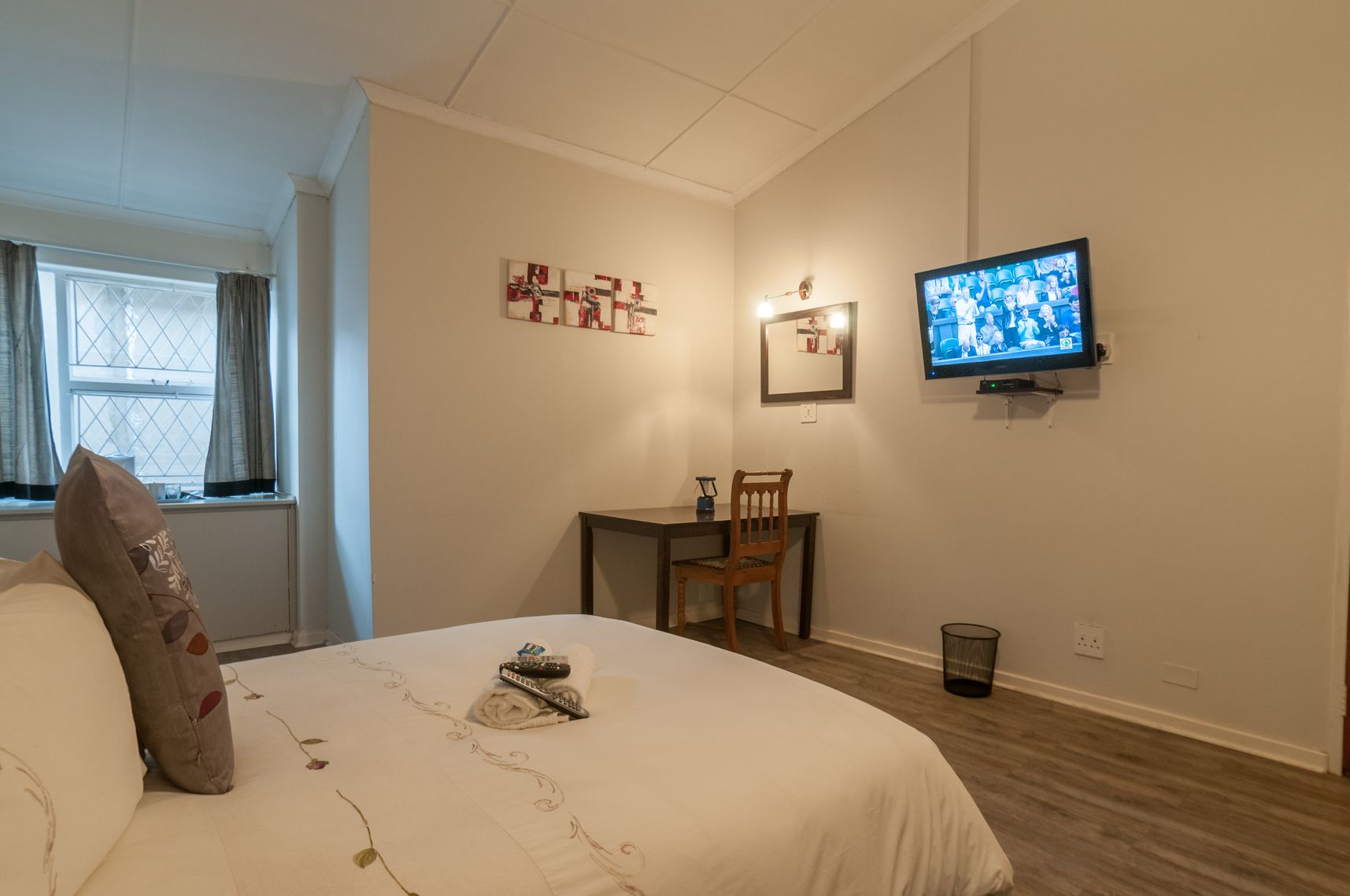 Room with desk and TV
