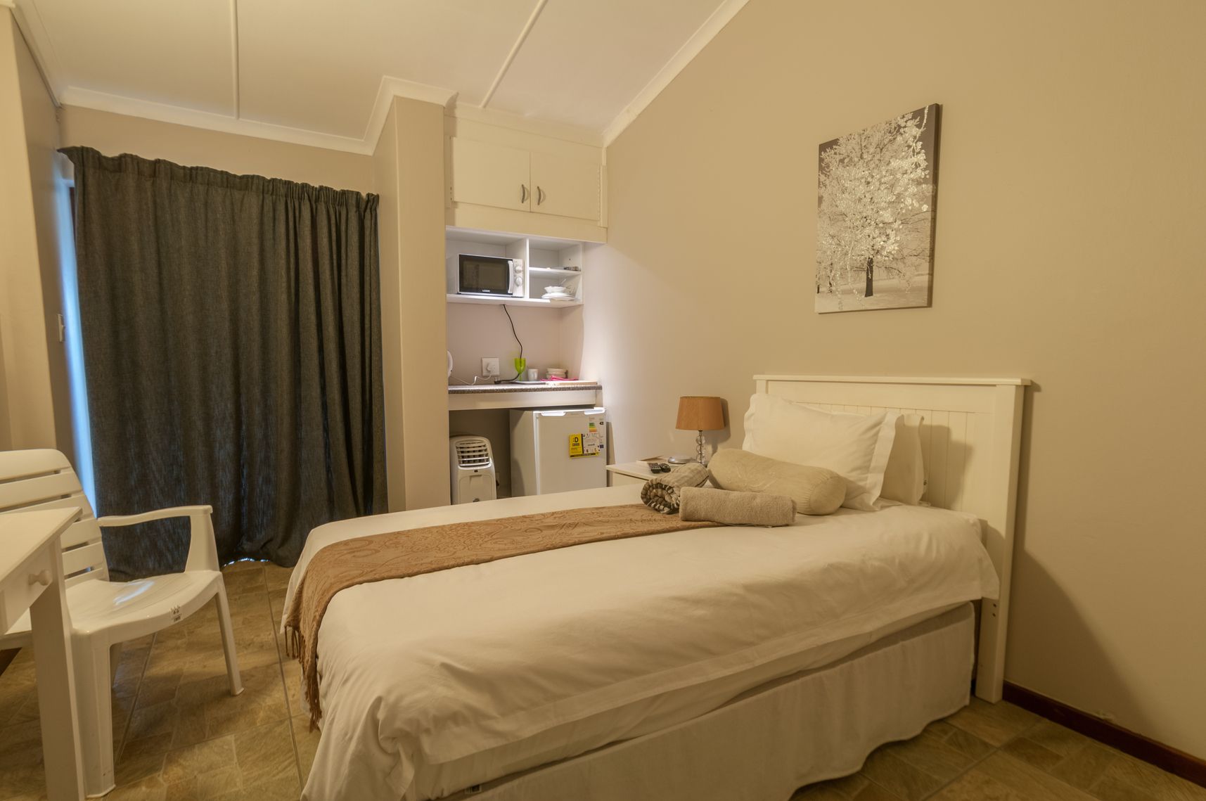 Room with kitchenette